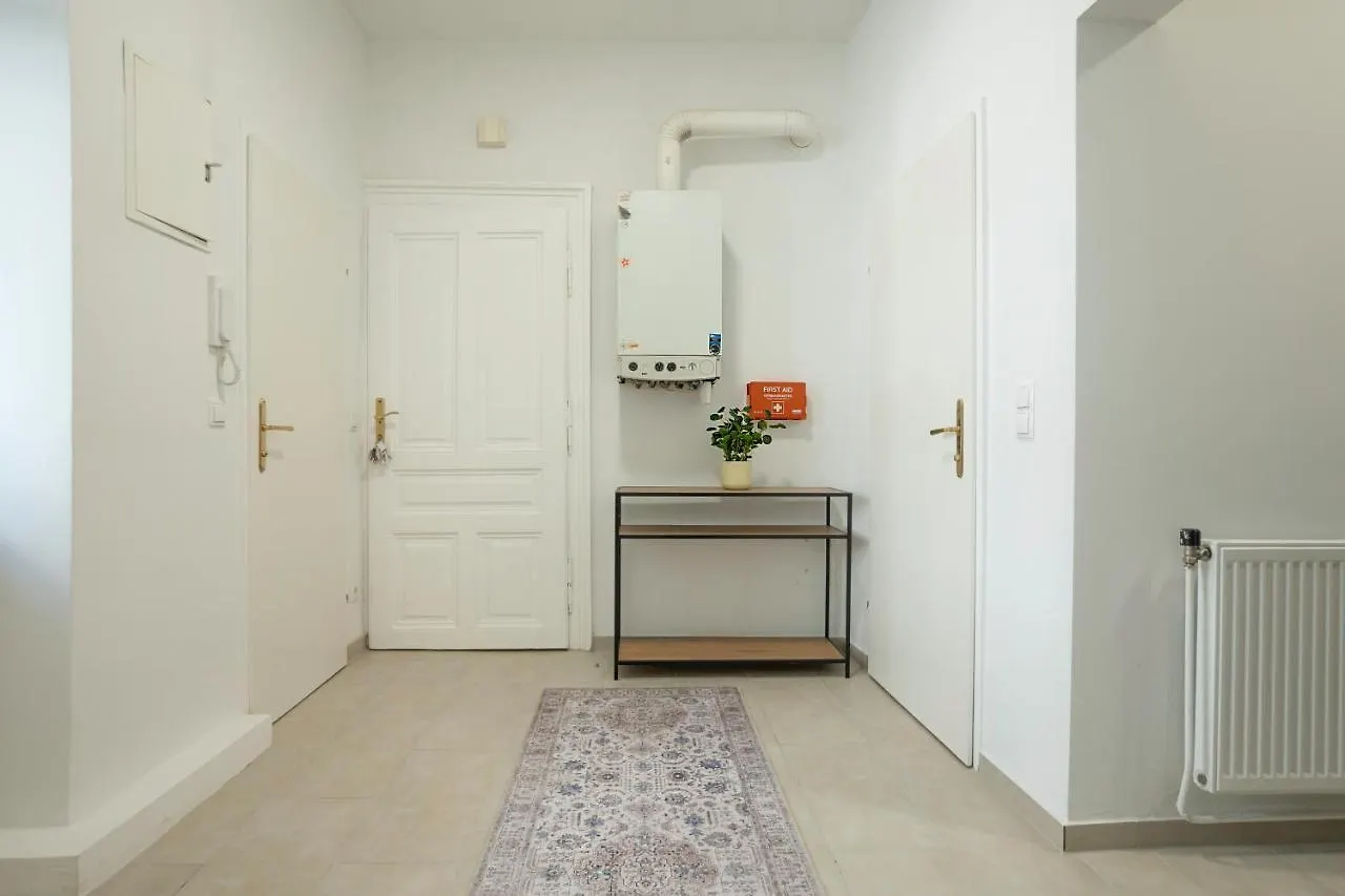 Modern Apartment With A Balcony Near Belvedere فيينا النمسا