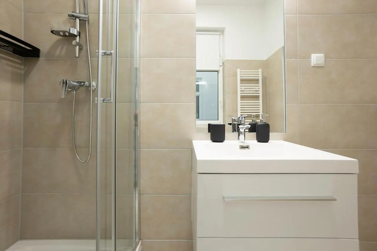 Modern Apartment With A Balcony Near Belvedere فيينا
